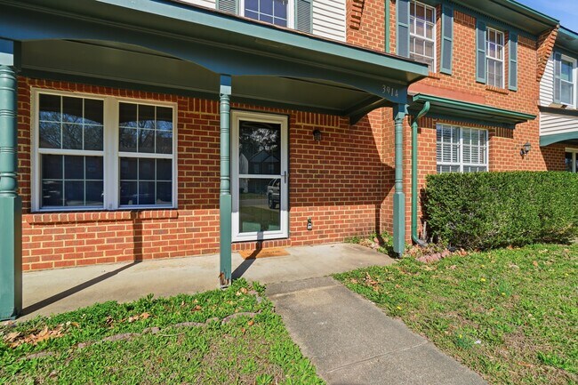 Foto del edificio - 3914 Wyckoff Dr