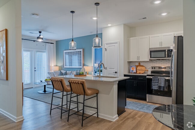 2BR, 2BA - 1,064SF - Kitchen - Evolve at the Pines