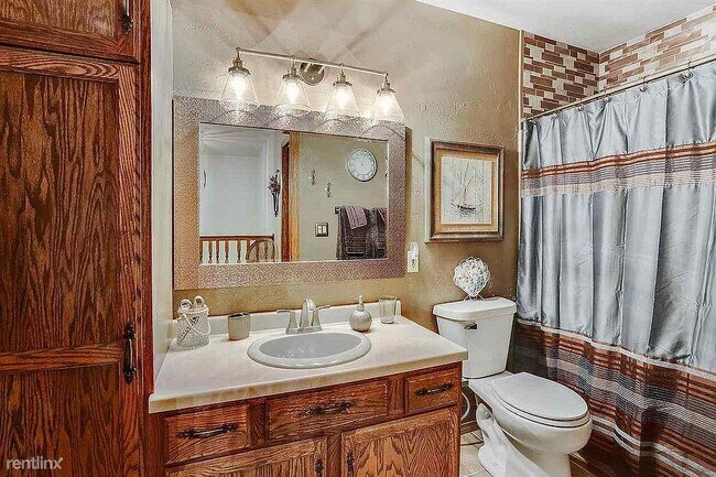 Building Photo - 3 br, 1.5 bath House - 613 Saint Martin Ct