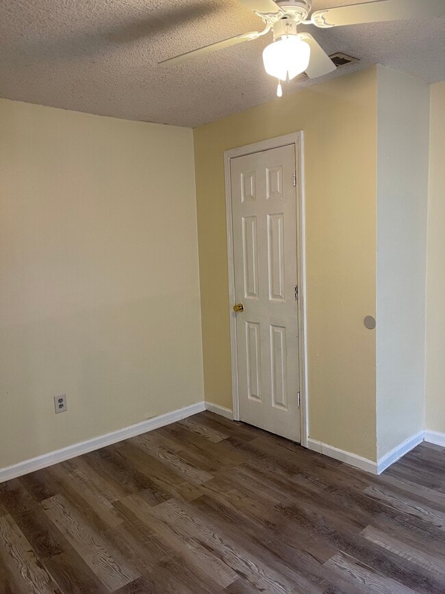 Building Photo - 1028 Simmons Dr