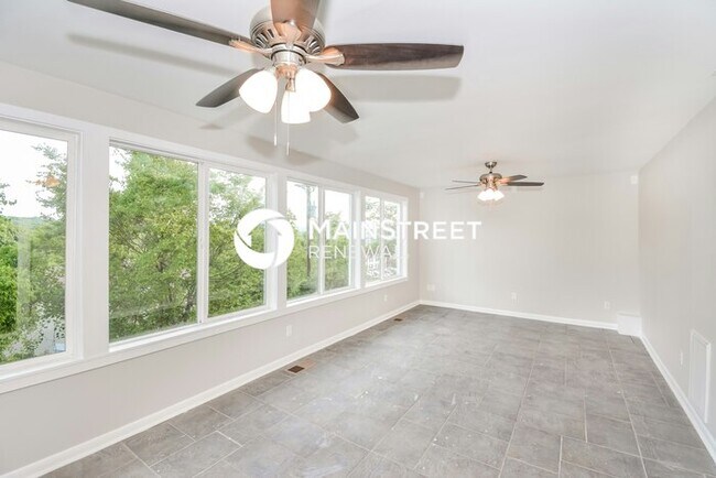 Foto del edificio - 4 Bedroom Pet-Friendly Home in NASHVILLE, ...