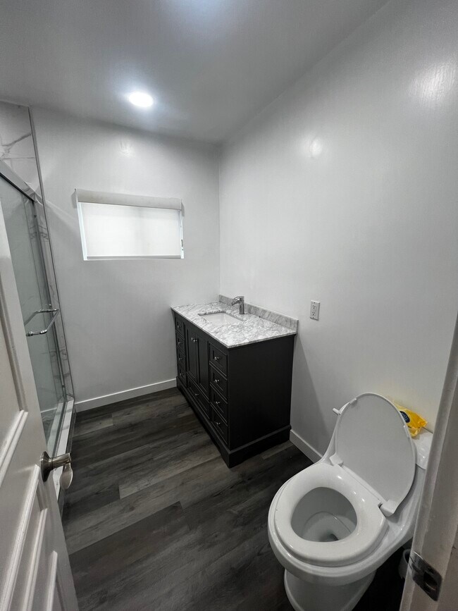 Foto del edificio - 16858 McCormick St