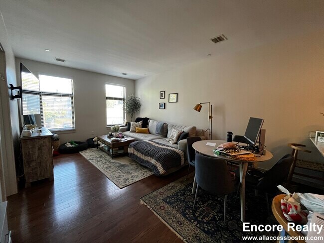 Foto del edificio - 77 Thorndike St