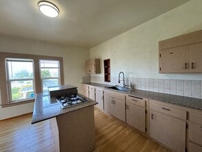 Building Photo - 111 W Hawthorne St