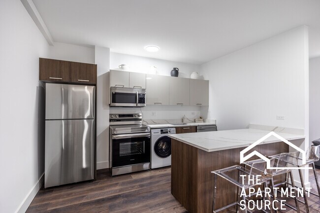 Building Photo - 1553 W Hollywood Ave