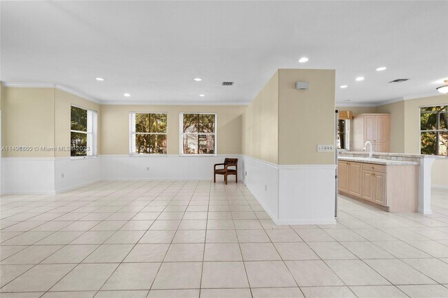 Building Photo - 7631 Oak Grove Cir