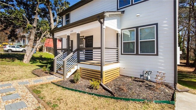 Building Photo - 870 Gaston St SW