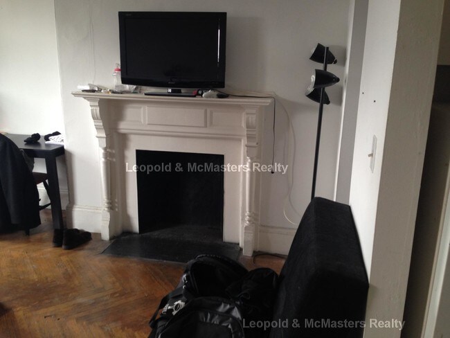 Building Photo - Studio on Mount Vernon St., NO FEE