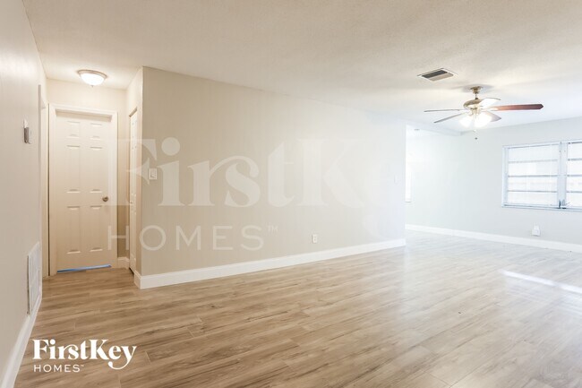 Foto del edificio - 2740 SW 7th St