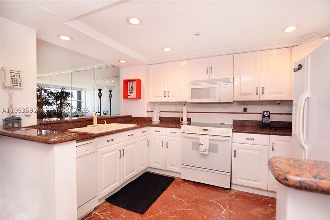 Foto del edificio - 2555 Collins Ave