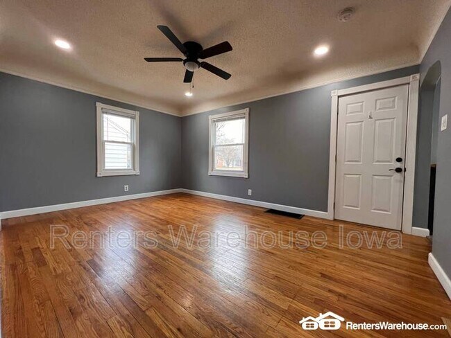 Foto del edificio - 1443 E Jefferson Ave