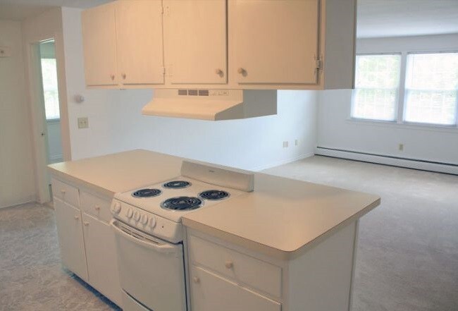 Primary Photo - 30 Colonial Ct