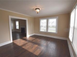 Building Photo - 4 Bedrom Country Living In The City