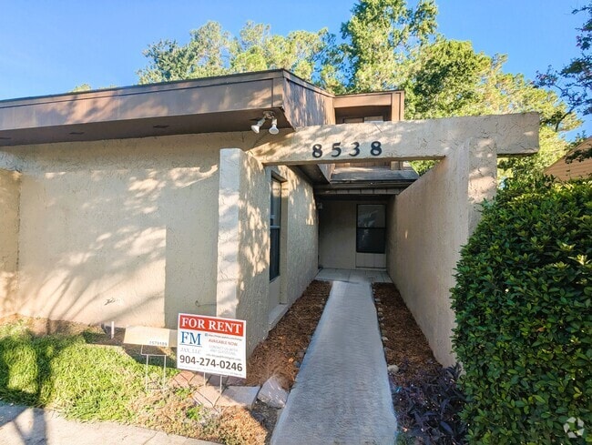 Building Photo - 8538 Pineverde Ln