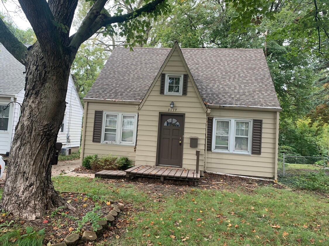 Primary Photo - 3117 N Parish Ave