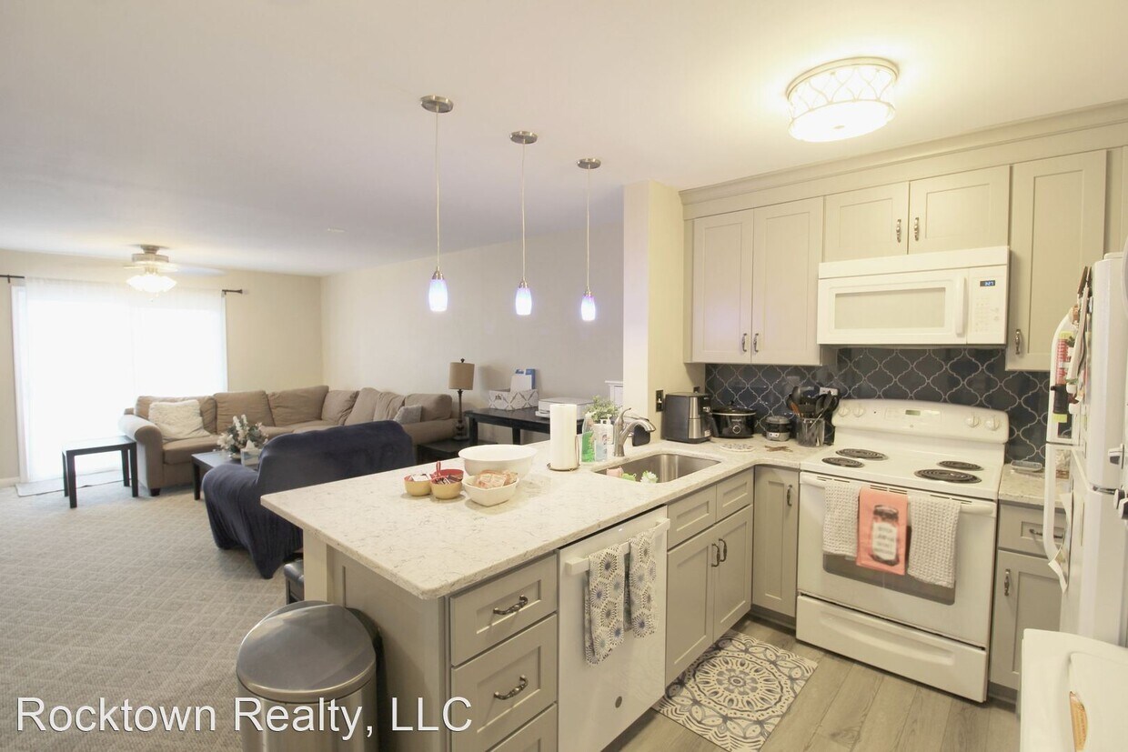 Foto principal - 4 br, 2 bath Room For Rent - 1380F Hunters...