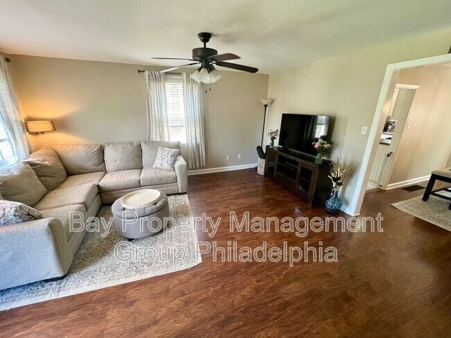 Foto del edificio - 4818 Woodland Ave