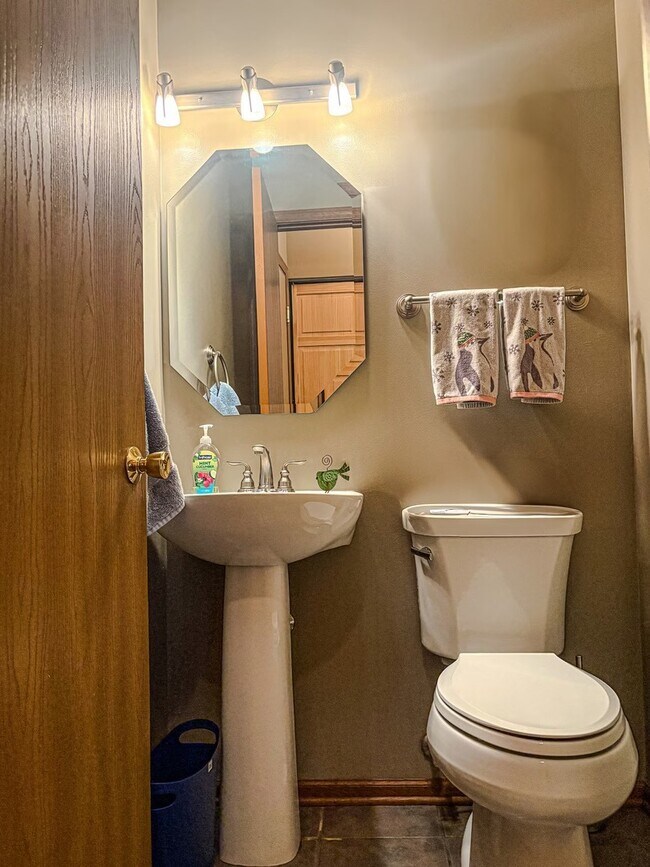 Building Photo - 1567 Spaulding Rd