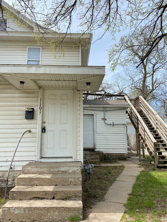 Primary Photo - 100 W 11th Ave