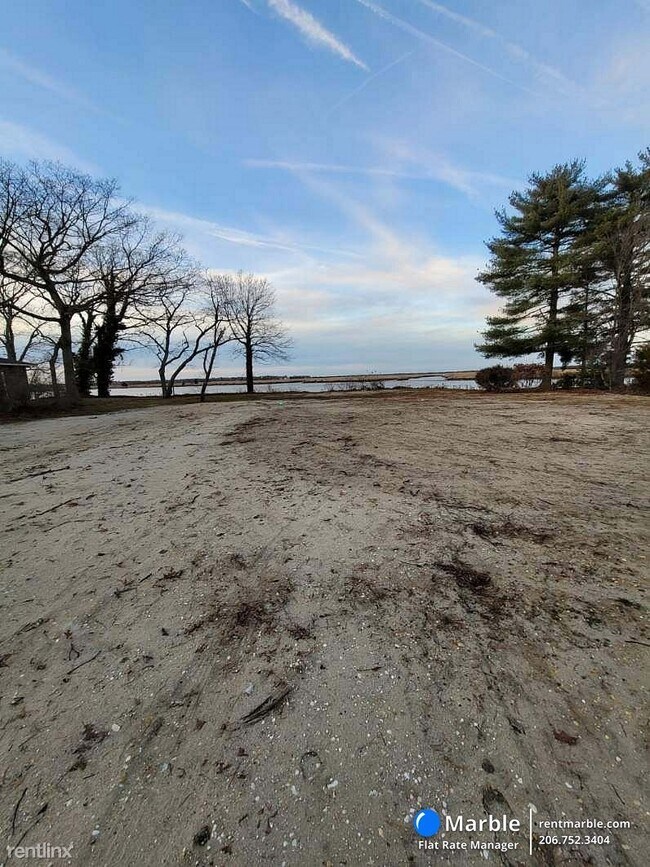 Building Photo - 2 br, 1 bath Townhome - 23 Twin Oak Rd Apt A
