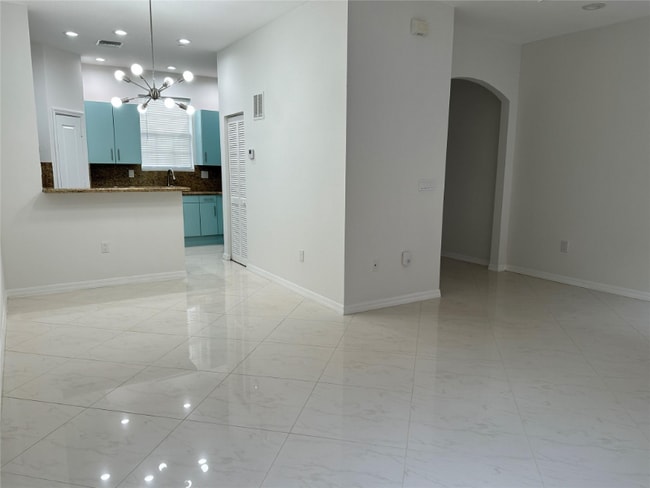 Building Photo - 3213 NE 5th St