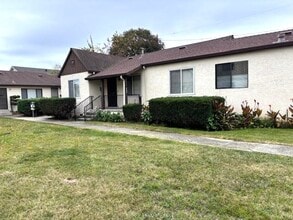 Building Photo - 279 Medford Ave