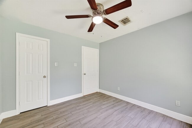 Building Photo - 3031 Groton Dr