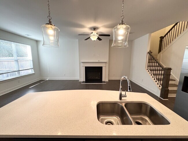 Foto del edificio - Stylish 3BR Townhome with Private Yard & Two-Car Garage in Auburn, GA