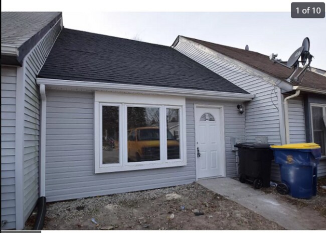 Building Photo - 3 Bedroom 2 Bath townhouse in Dover