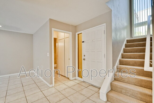 Building Photo - 829 Hooshang Ct