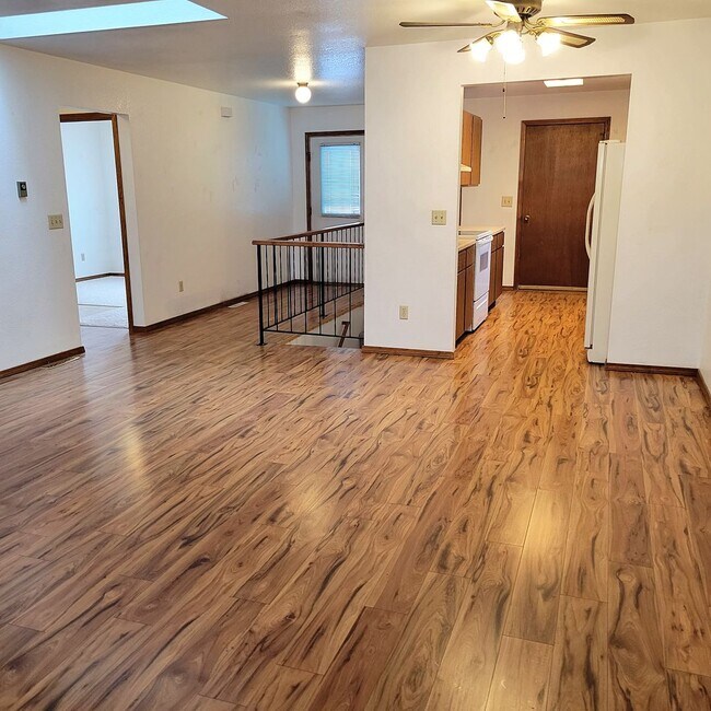 Foto del edificio - Heights 4 Bedroom Duplex w/ Garage & Fenced Yard