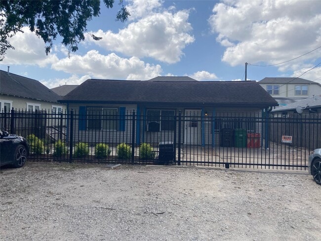 Building Photo - 1339 Idylwild St