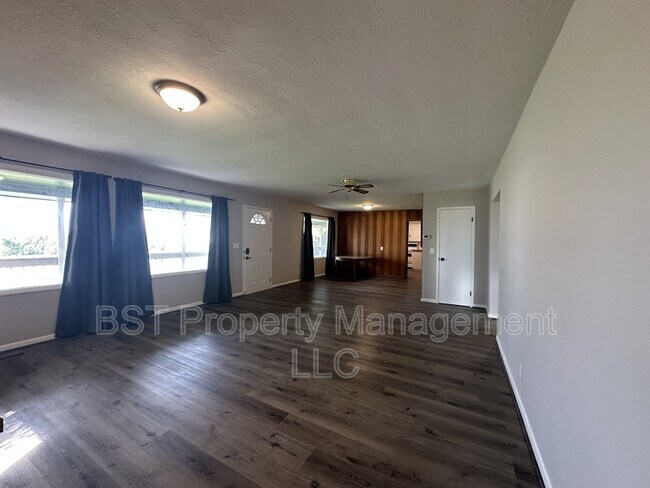 Building Photo - 8060 State St