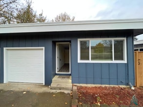 Building Photo - 193 SE Bridgeway Ave
