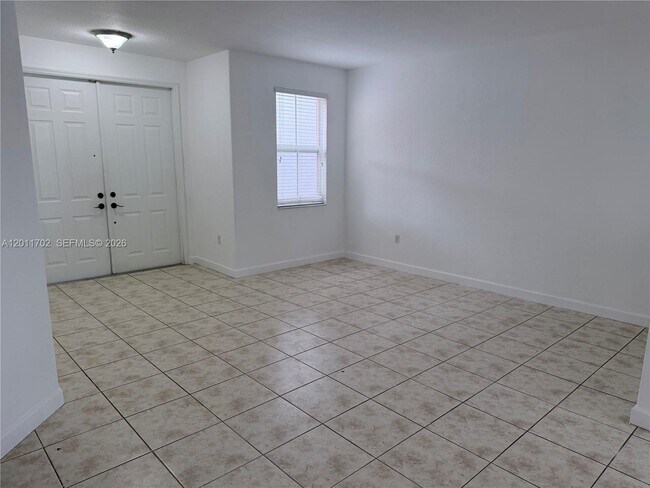 Foto del edificio - 8720 NW 111th Ct