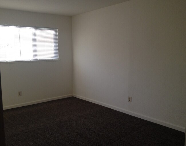 Foto del edificio - 1014 Clinton Rd