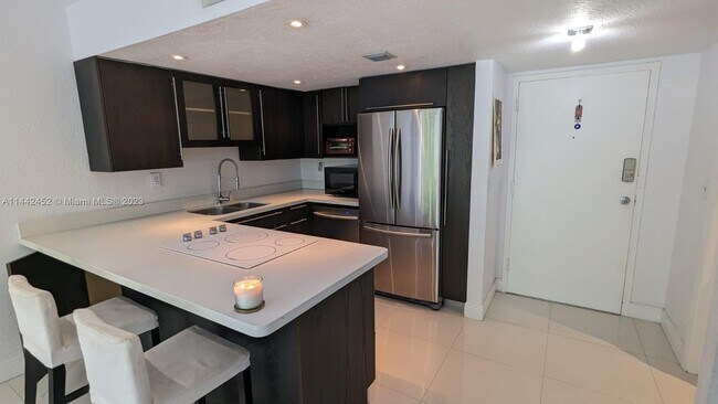 Building Photo - 995 SW 84th Ave