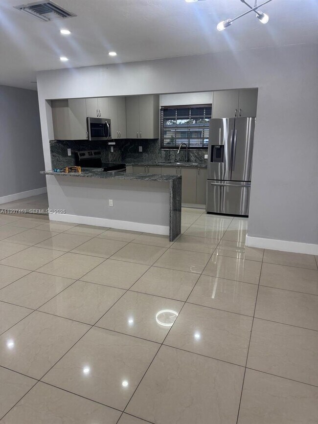 Foto del edificio - 7541 Miramar Pkwy