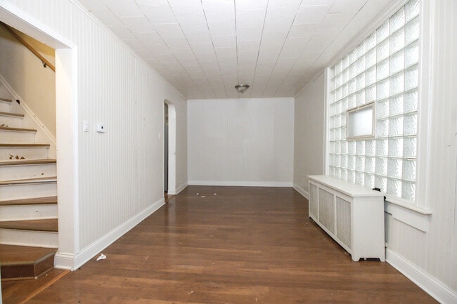 Building Photo - 2244 W Irving Park Rd
