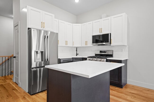 Building Photo - 424 Woodlawn Ave