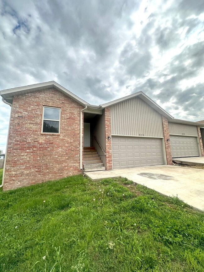 Building Photo - Comfortable 3 Bed Duplex in Convenient Ozark Location