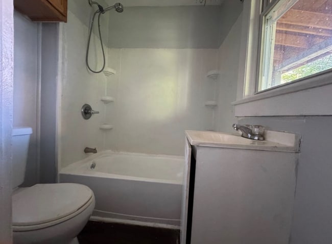 Building Photo - 3 Kenyon Ct