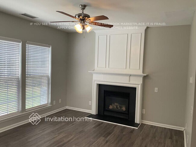 Building Photo - 10323 Roundleaf Dr