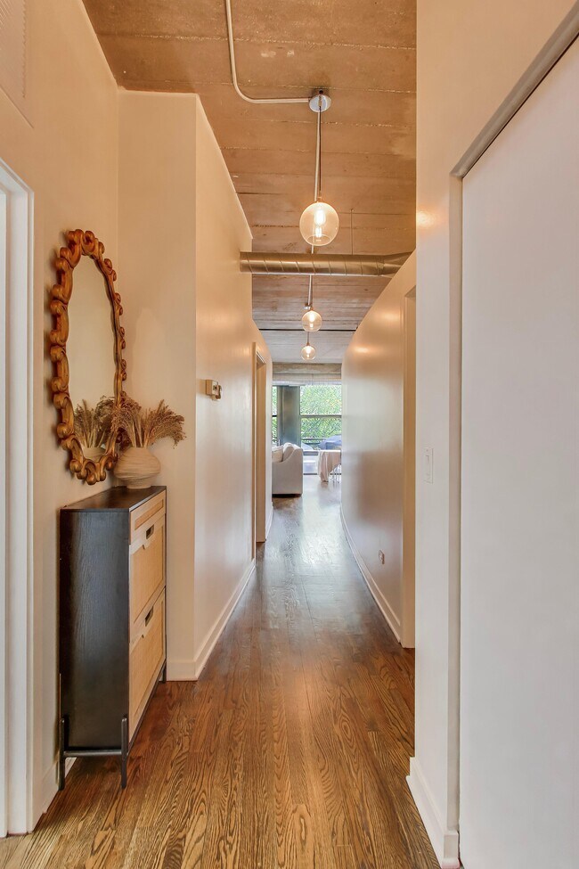 Foto del edificio - 1111 W 15th St