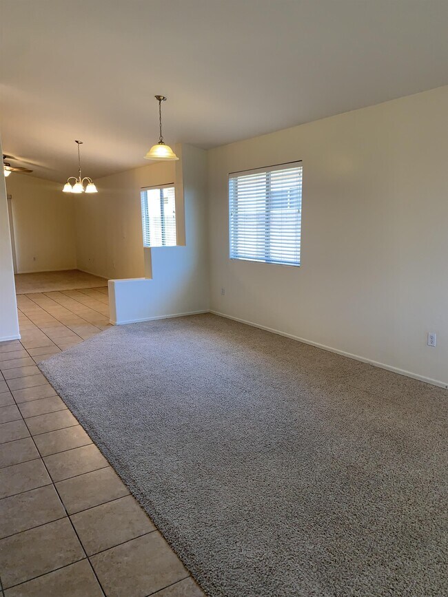 Building Photo - 6585 E Ladonna Ln