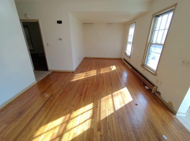 Building Photo - 249 Munson St