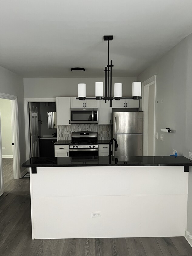 Kitchen area with appliances - 4140 S Maplewood Ave
