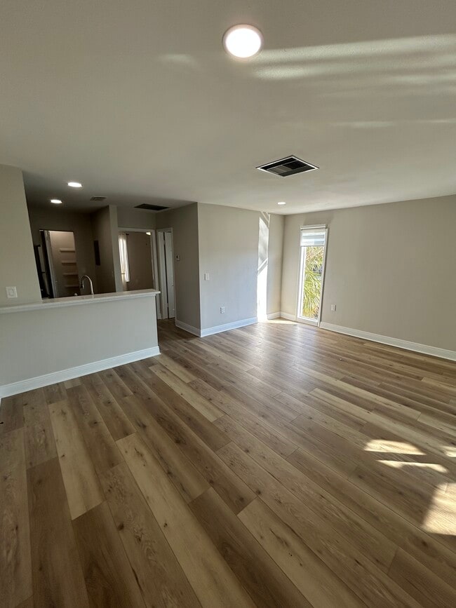 Foto del edificio - 3848 N Lake Dr