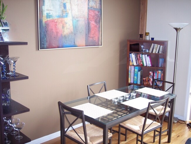 Living area - 2806 N Oakley Ave