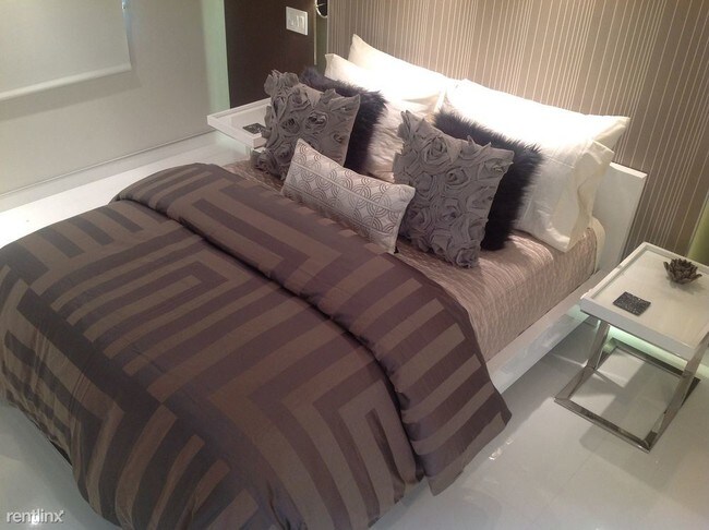 Foto del edificio - 1 br, 1 bath Apartment - 135 S 17th St